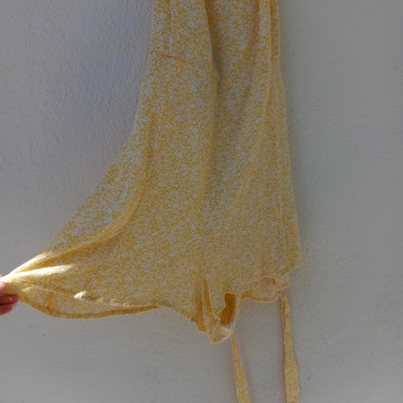 Yellow Ditsy 90s StyleFloral Shorts Romper Size S Festival Summer Beach Vacation - Picture 3 of 15